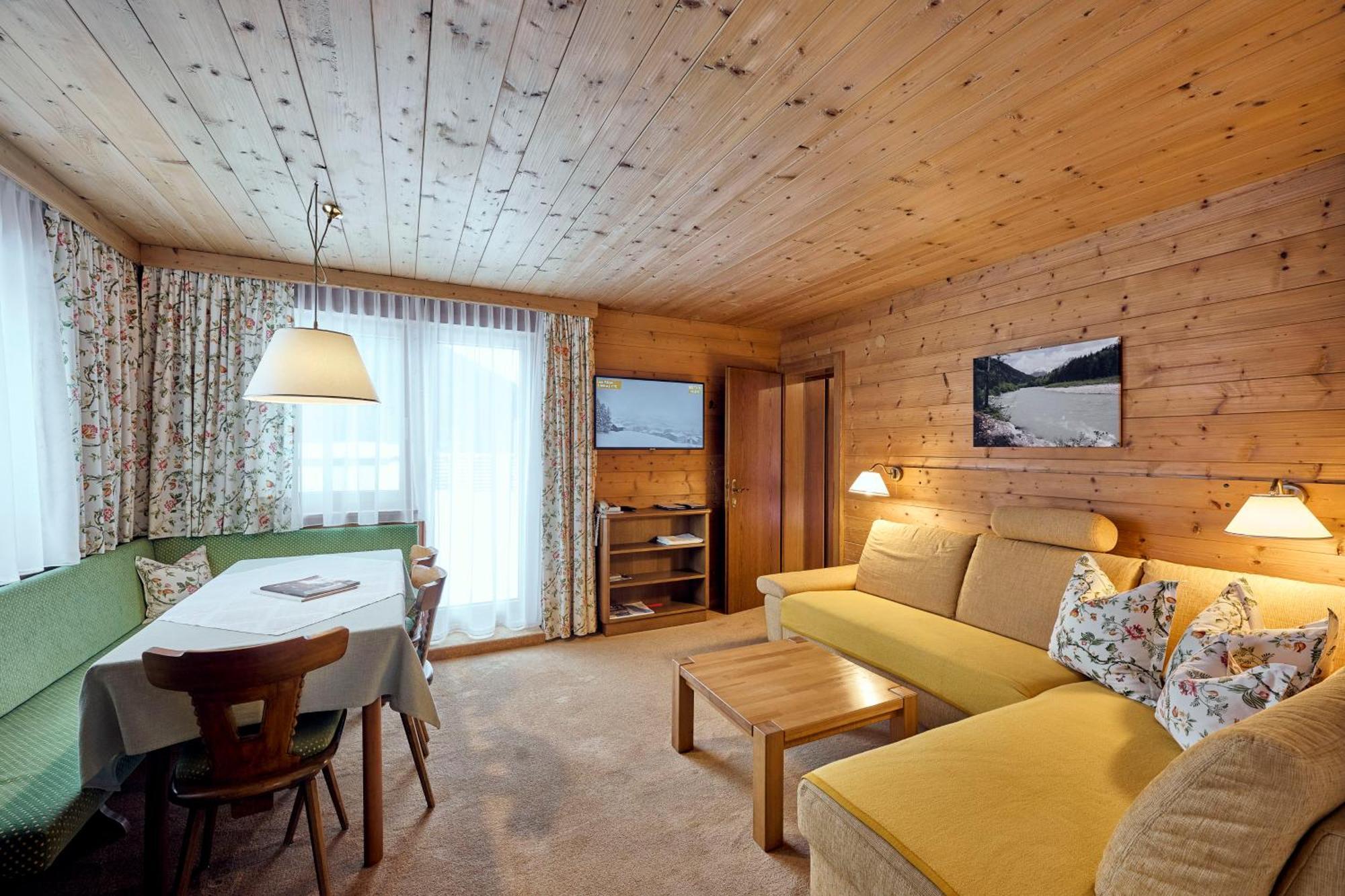 Appartementhaus Holiday Lech am Arlberg Bagian luar foto